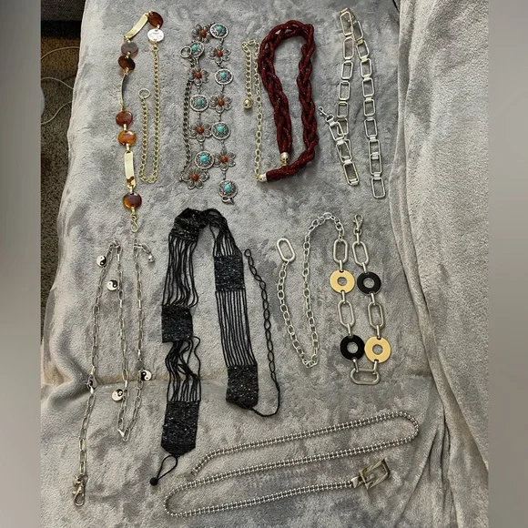 Lot of 8 Fashion Belts / Straps - Picture 1 of 3